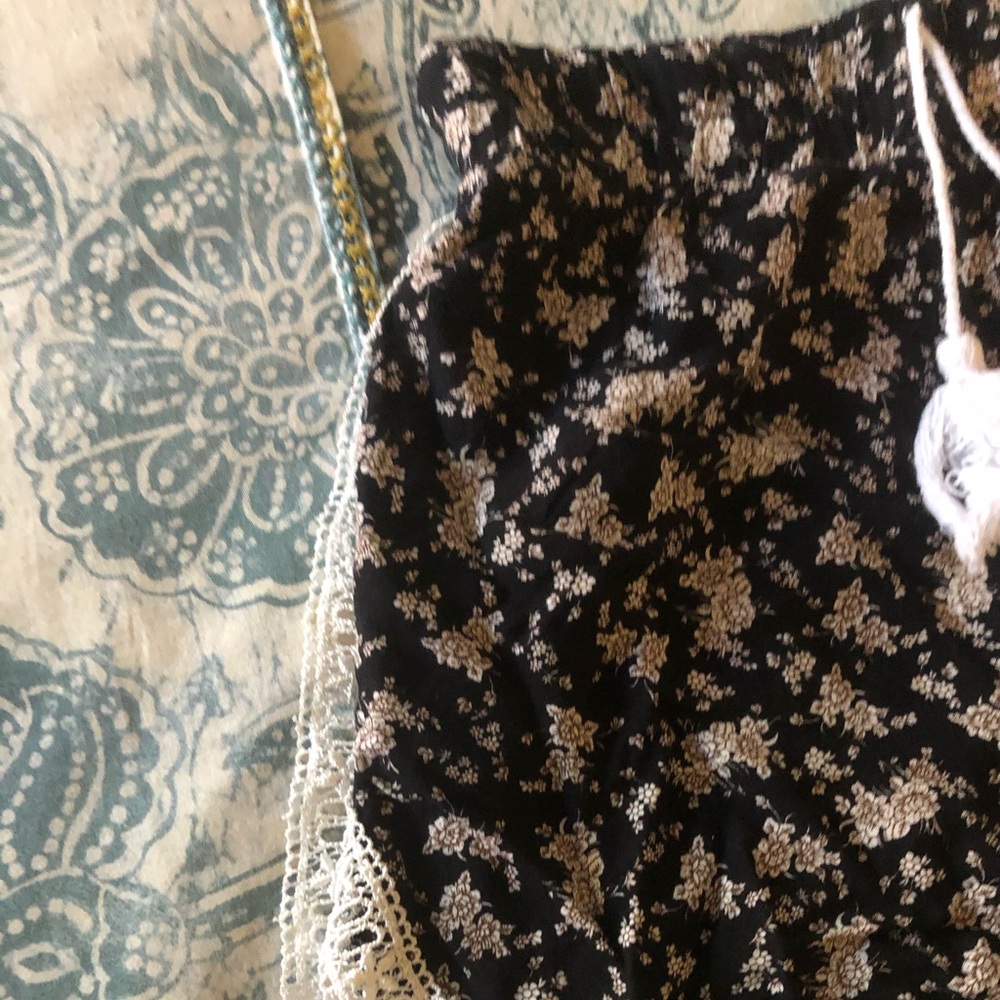 Floral Drawstring Shorts 🖤 - Picture 2 of 8